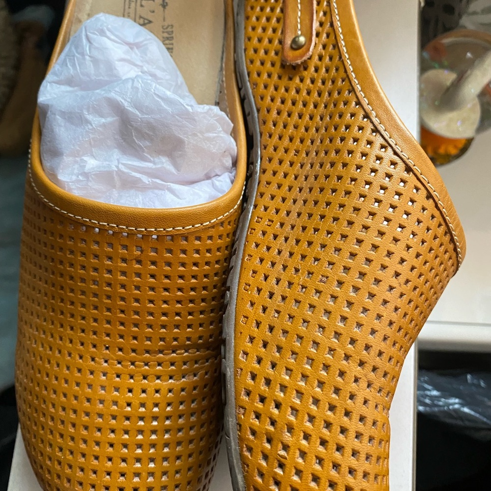 Clogs - Picture 2 of 2